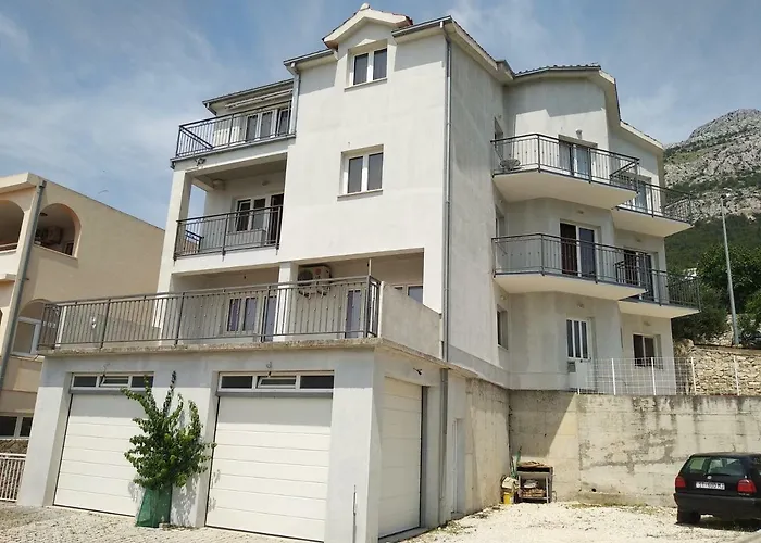 Sunny Blue Apartments